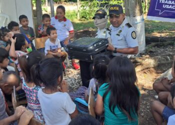 Agentes de la PNC capacitan y previenen la violencia en comunidades y escuelas
