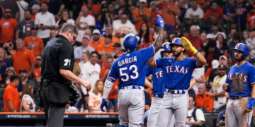 Los Rangers arrollan a los Astros y regresan a la Serie Mundial