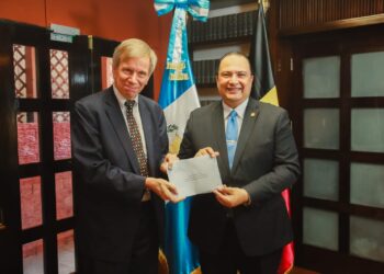 El canciller de Guatemala y el embajador de Bélgica.