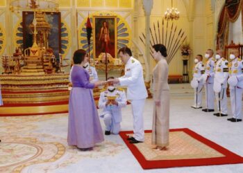 Embajadora de Guatemala entrega cartas credenciales al rey de Tailandia