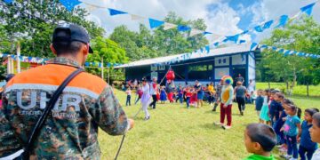 Primera Brigada de Infantería realizó actividades lúdicas en conmemoración al Día del Niño. / Foto: Ejército de Guatemala.