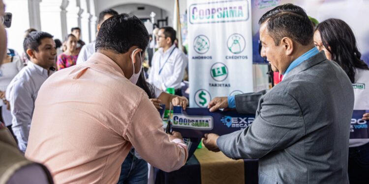 Más de 800 jóvenes participan en la Expo Becas Tour 2023 en Alta Verapaz