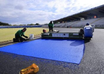 En el Centro Deportivo Erick Barrondo se colocaron más de 4 mil 300 metros cuadrados de caucho negro.