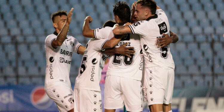 Comunicaciones derrota a Antigua GFC y es el nuevo líder del Apertura 2023