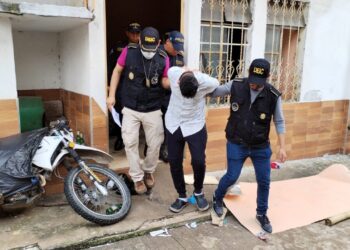 Alias “el Pajarraco” capturado en allanamiento. / Foto: PNC.