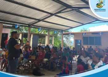 Madres de familia reciben información crucial sobre prevención de delitos