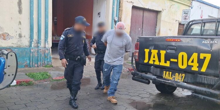 Detienen a individuo por agresión y disparos en la zona 2 de Jalapa