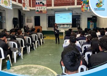Se llevó a cabo actividad formativa dirigido a estudiantes de básico y diversificado / Foto SVET.