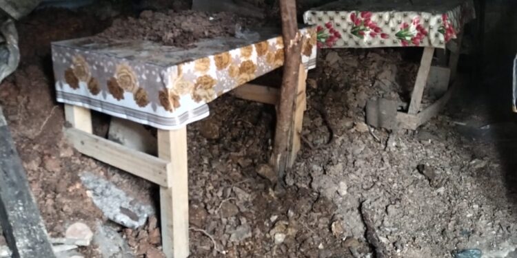 Brindan asistencia por deslizamiento de tierra en aldea Agua Salóbrega de Sanarate, El Progreso