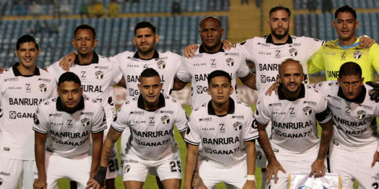 Comunicaciones sufre pero accede a la Copa de Campeones 