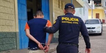 Operativos policiales conducen a 61 detenciones y confiscación de 11 armas
