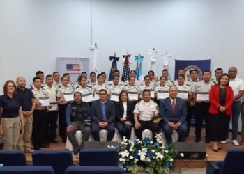 Apoyo clave, mandos de investigación criminal presentes en la clausura. / Foto: PNC.