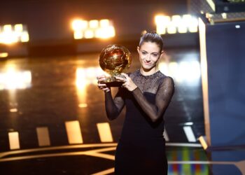 Aitana Bonmatí logra el Balón de Oro y sucede a su compañera Alexia Putellas