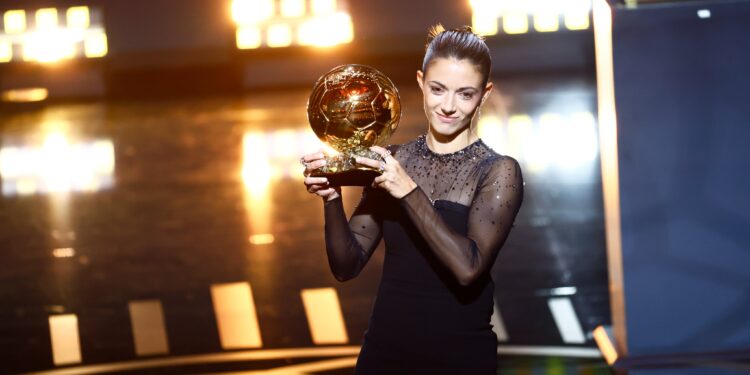 Aitana Bonmatí logra el Balón de Oro y sucede a su compañera Alexia Putellas