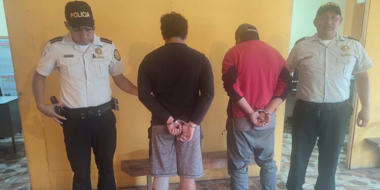 Joven detenido por posesión de drogas y su padre por intento de soborno