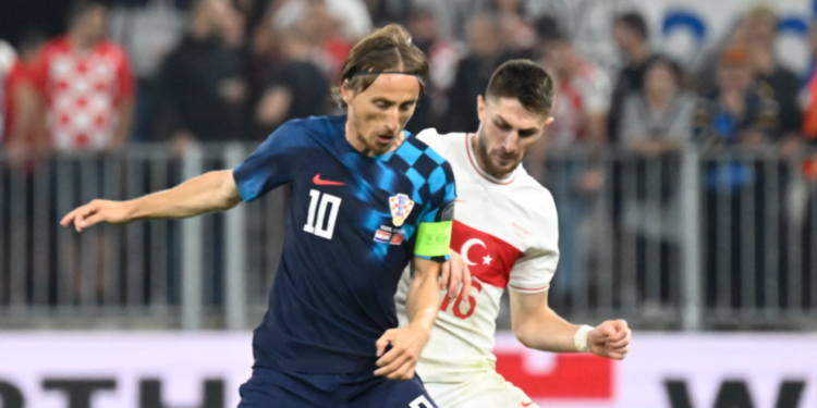 La Turquía de Montella sorprende y le roba el liderato a Croacia