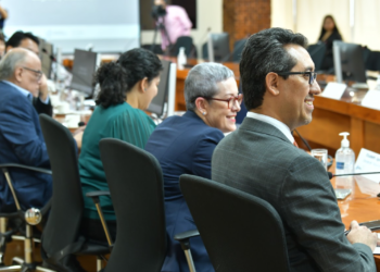 Representantes del binomio electo en reunión sectorial del Ministerio de Finanzas Públicas. / Foto: Carlos Jacinto.
