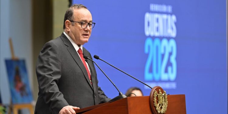 Presidente Alejandro Giammattei en Palacio Nacional de la Cultura