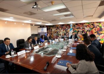 Reunión de autoridades del Mintrab con la comisión de transición del Gobierno electo.