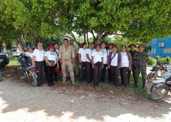 Familias verapacenses se unen a la lucha contra el dengue. / Foto: MSPAS.