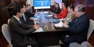 Reunión entre equipos del Gobierno de Guatemala y del binomio electo sobre el proceso de transición. / Foto: SCSP.