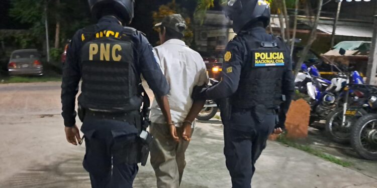 PNC informa sobre la detención de tres individuos acusados de cometer delitos. / PNC.