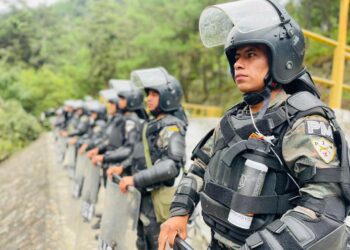 Ejército resguarda reapertura de llaves de paso de agua hacia la capital guatemalteca