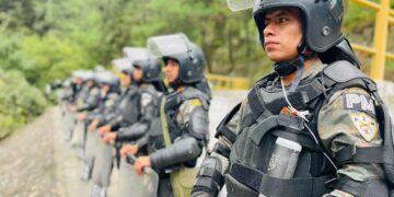 Ejército resguarda reapertura de llaves de paso de agua hacia la capital guatemalteca