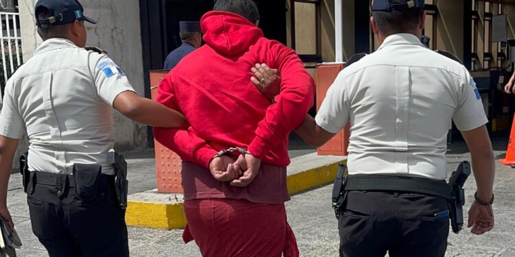 PNC captura a presunto asaltante. / Foto: Mingob.