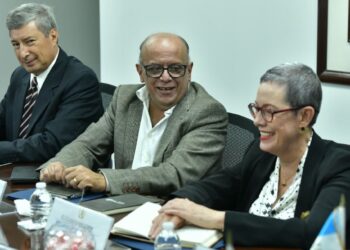 Ministerio de Economía se reúne con delegados del binomio electo