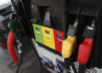 Combustibles presentaron una baja en el precio de esta semana. /Foto: DCA