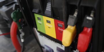 Combustibles presentaron una baja en el precio de esta semana. /Foto: DCA