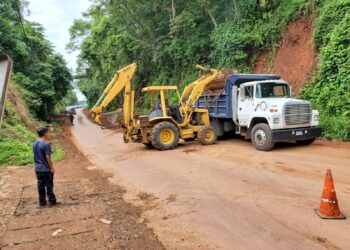 Supervisan trabajos de rehabilitación en la entrada a Taxisco, Santa Rosa
