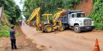 Supervisan trabajos de rehabilitación en la entrada a Taxisco, Santa Rosa