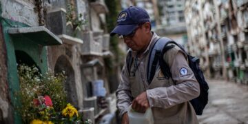 Acciones para la prevención del dengue en cementerios. /Foto: MSPAS