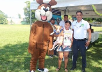 Desarrollan plan de vacunación antirrábica en Petén