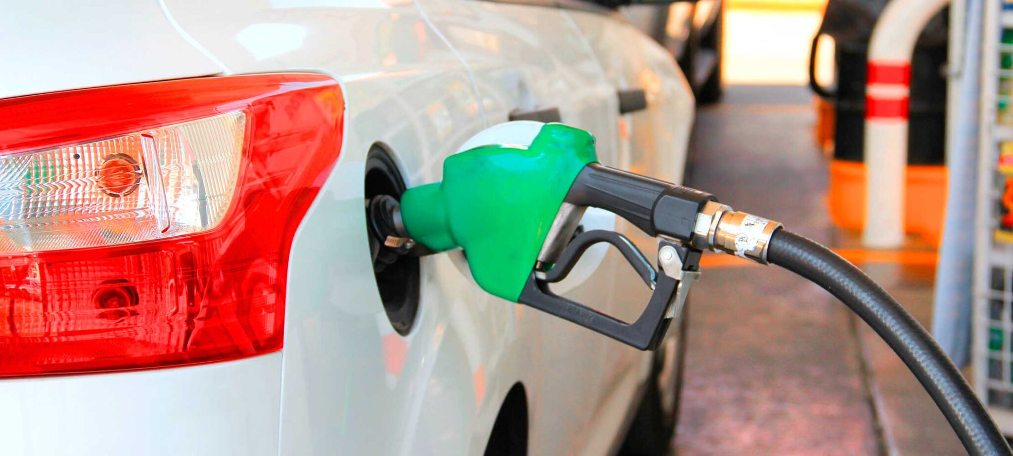 Informan sobre el precios de los combustibles. /Foto: DCA