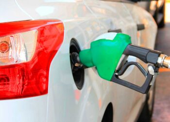 Informan sobre el precios de los combustibles. /Foto: DCA