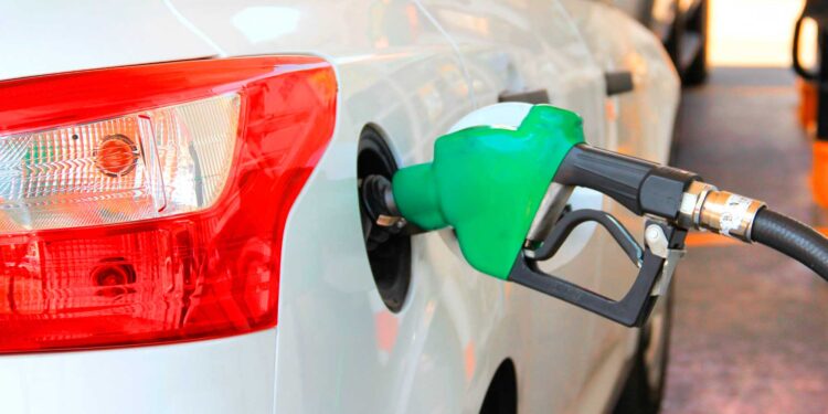 Informan sobre el precios de los combustibles. /Foto: DCA
