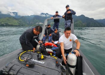 Continúan operaciones de búsqueda de mujer desaparecida en lago de Atitlán