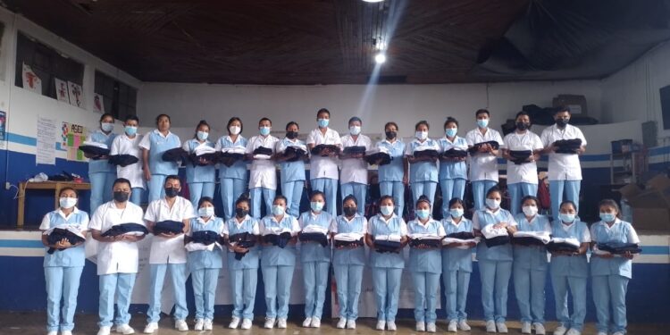 Estudiantes del curso de auxiliares de enfermería en el departamento de Huehuetenango. /Foto: MSPAS
