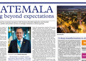 Artículo de la entrevista al presidente Alejandro Giammattei. / Foto: The Japan Times.