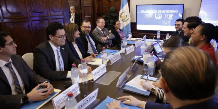 Gobierno del presidente Giammattei y binomio electo avanzan en proceso de transición