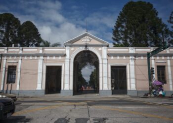 Cementerios estarán vigilados por personal de salud y seguridad. /Foto: MSPAS