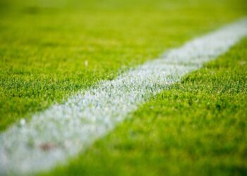 El Centro Deportivo Erick Barrondo cuenta con cancha sintética de fútbol