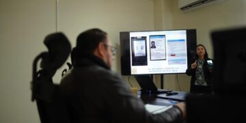 Capacitan a personal de Control Telemático con los nuevos dispositivos ID5. / Foto: Mingob.