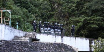 Fuerzas de seguridad llegan a la presa El Tesoro en Chimaltenango. /Foto: Mingob