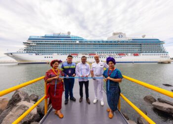 En un acto oficial se dio inicio a la temporada de cruceros 2023-2024. /Foto: Inguat.