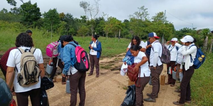 Brigadas de Vacuna Móvil recorren áreas lejanas de Petén