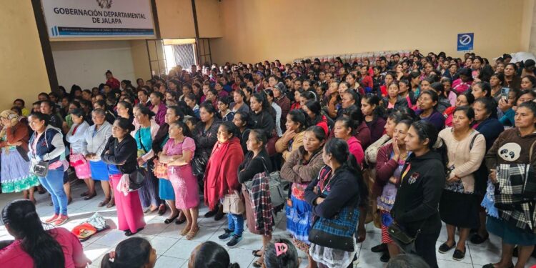 Más de mil 600 familias beneficiadas con transferencias monetarias condicionadas en Jalapa